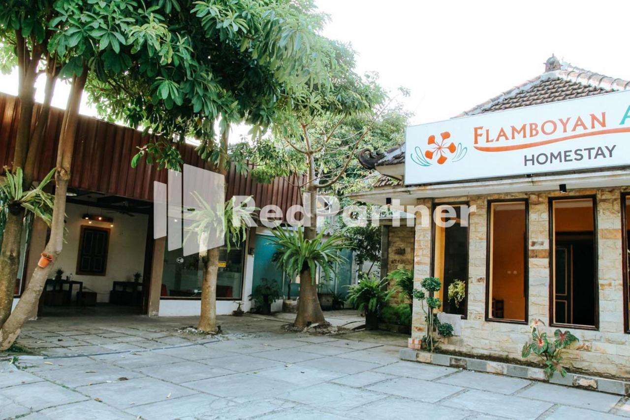 Отель Flamboyan Asri Syariah Mitra Reddoorz Near Kampung Inggris Pare Экстерьер фото